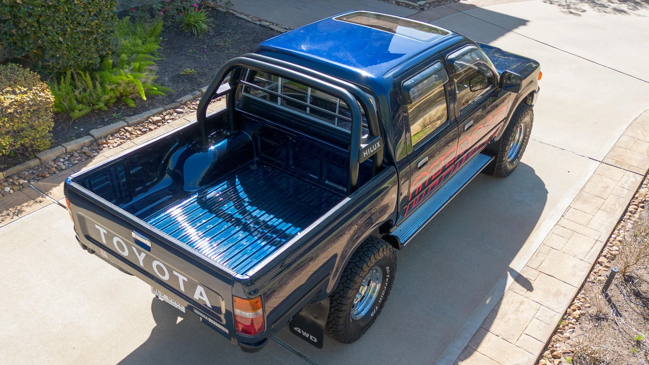 1996 Toyota Hilux 5th Gen - Image 11 of 31