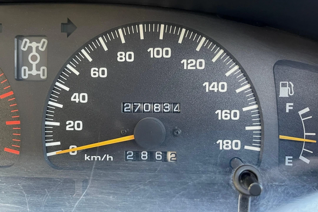 1996 Toyota Hilux 5th Gen - Image 27 of 31