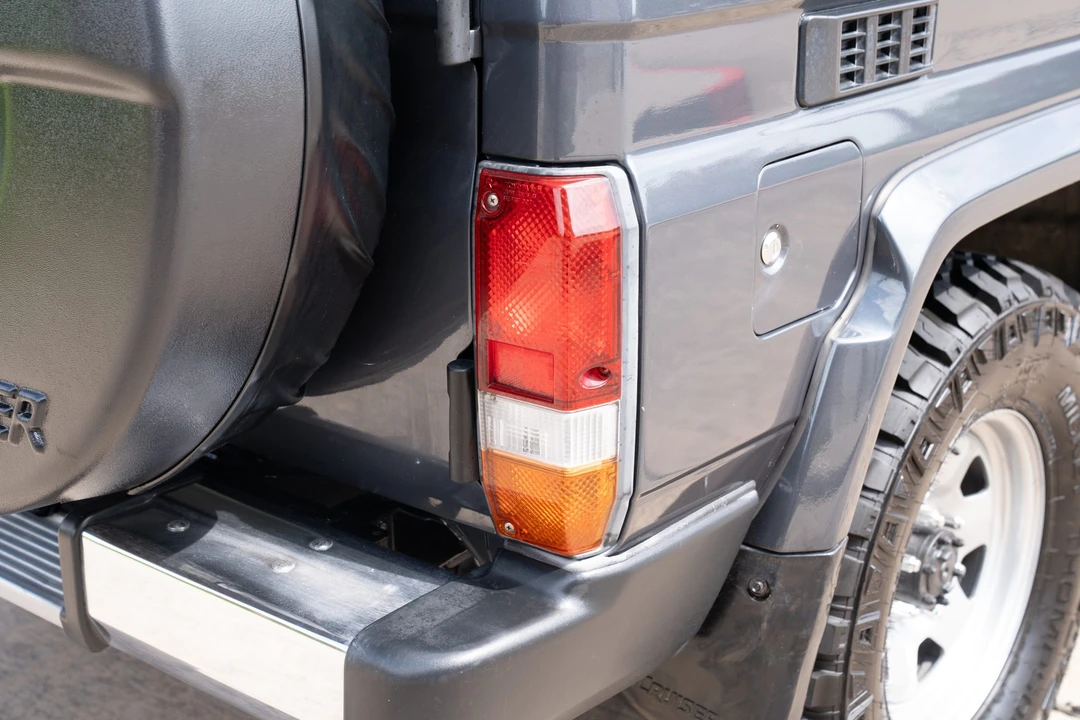 1996 Toyota J70 Land Cruiser - Image 29 of 31