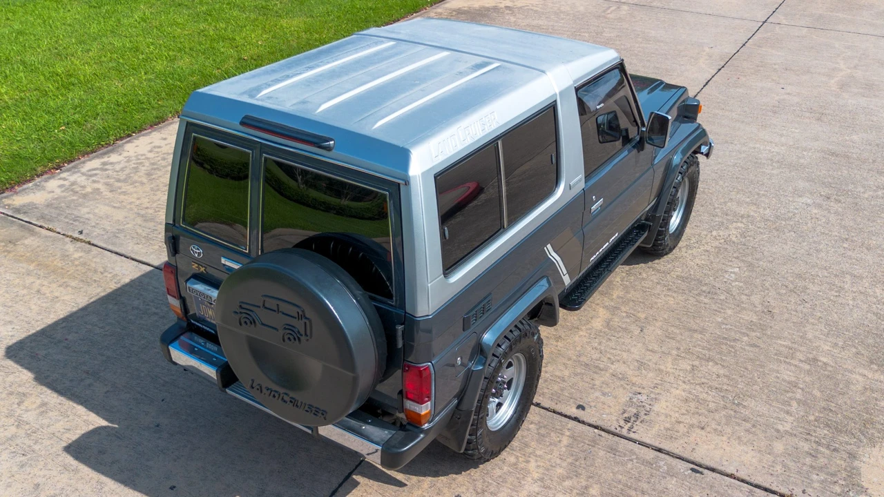 1996 Toyota J70 Land Cruiser - Image 13 of 31