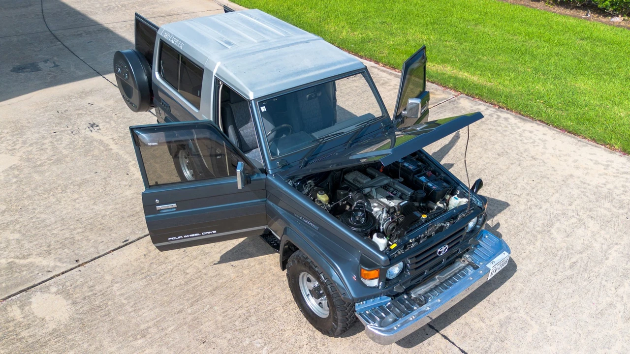 1996 Toyota J70 Land Cruiser - Image 16 of 31
