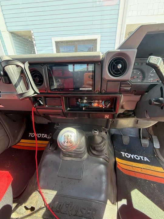 1996 Toyota J70 Land Cruiser - Image 16 of 21