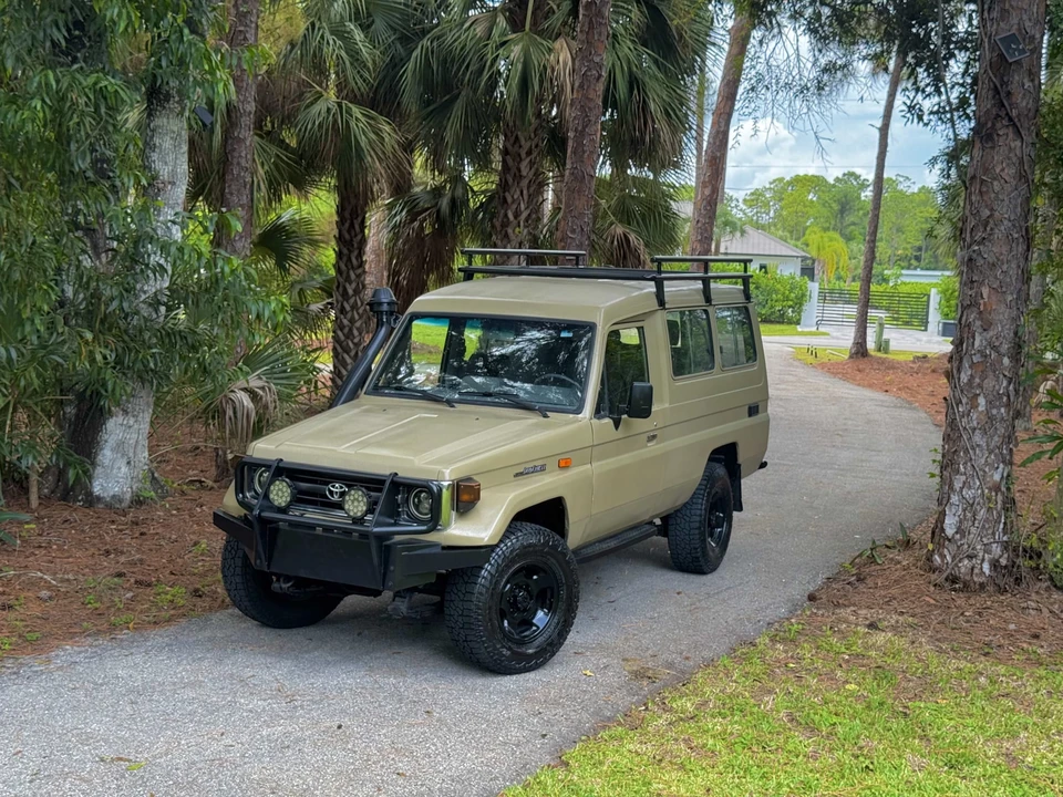 1996 Toyota J70 Land Cruiser - Image 17 of 31