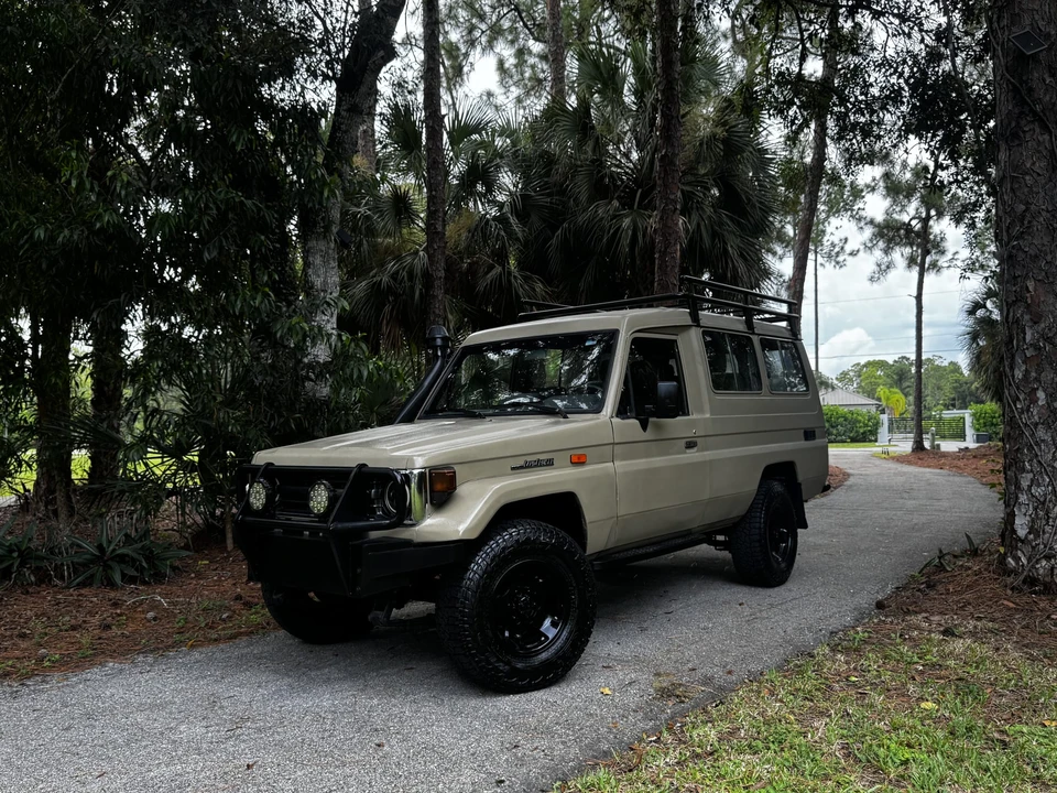 1996 Toyota J70 Land Cruiser - Image 15 of 31