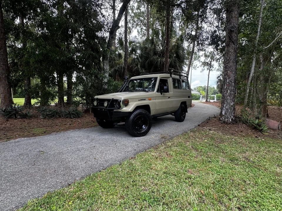 1996 Toyota J70 Land Cruiser - Image 13 of 31