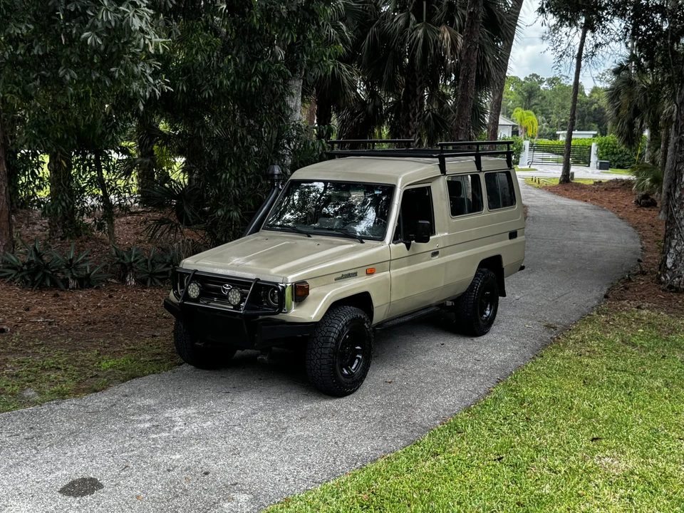 1996 Toyota J70 Land Cruiser - Image 11 of 31