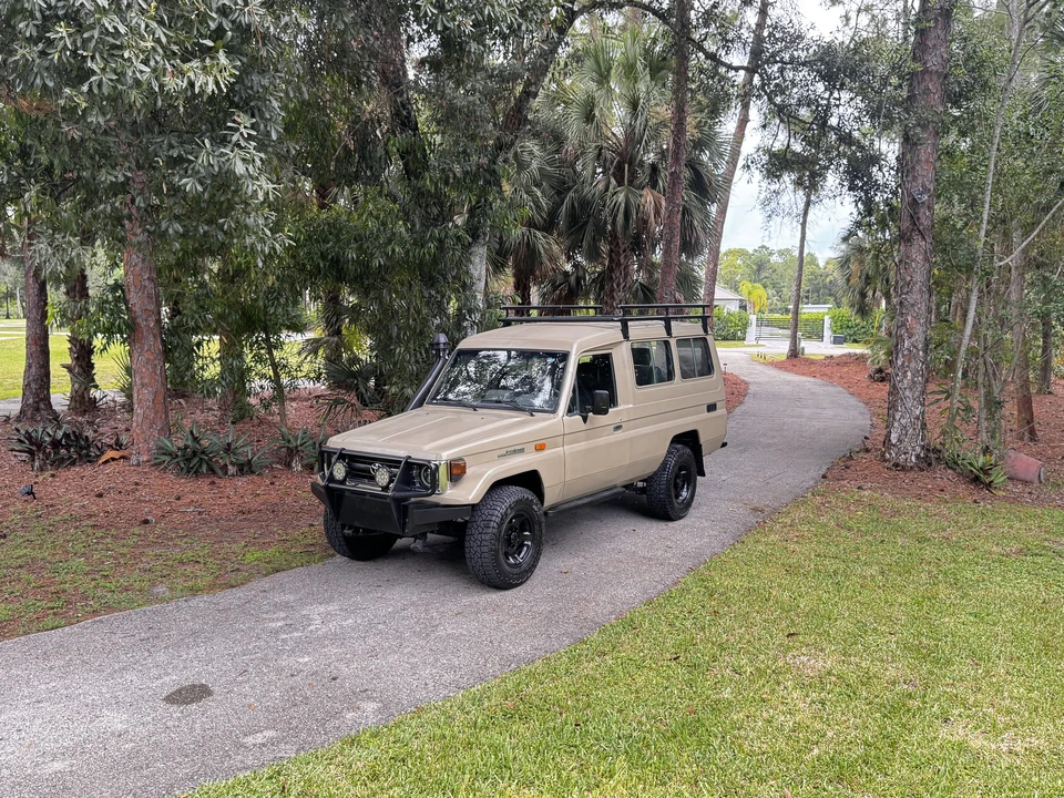 1996 Toyota J70 Land Cruiser - Image 9 of 31