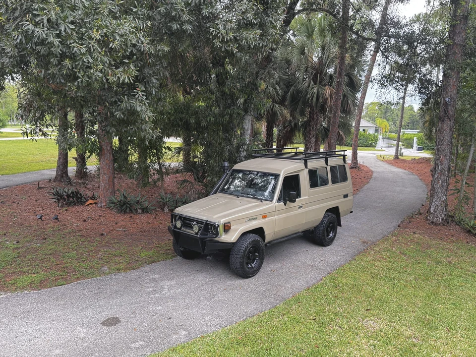 1996 Toyota J70 Land Cruiser - Image 8 of 31