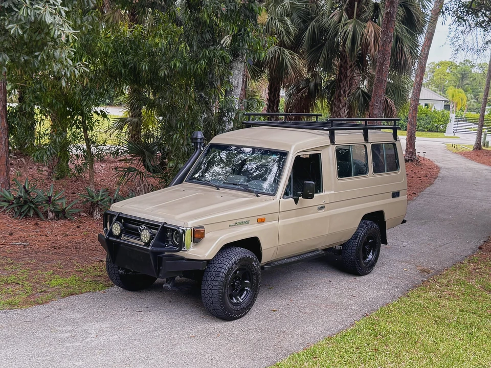 1996 Toyota J70 Land Cruiser - Image 10 of 31