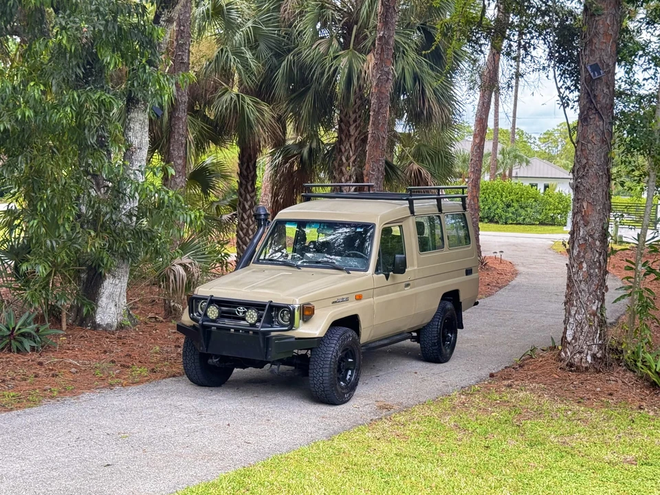 1996 Toyota J70 Land Cruiser - Image 23 of 31