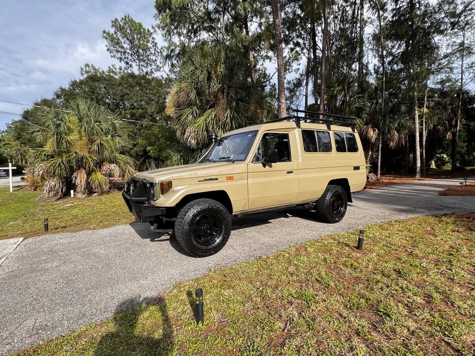 1996 Toyota J70 Land Cruiser - Image 7 of 31