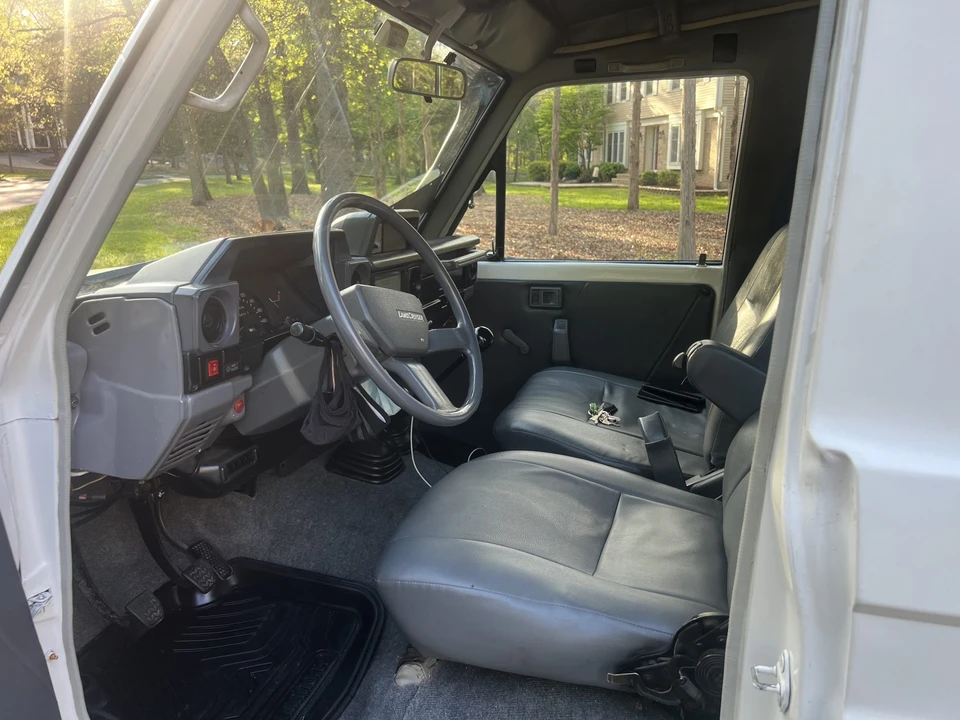 1996 Toyota J70 Land Cruiser - Image 23 of 31