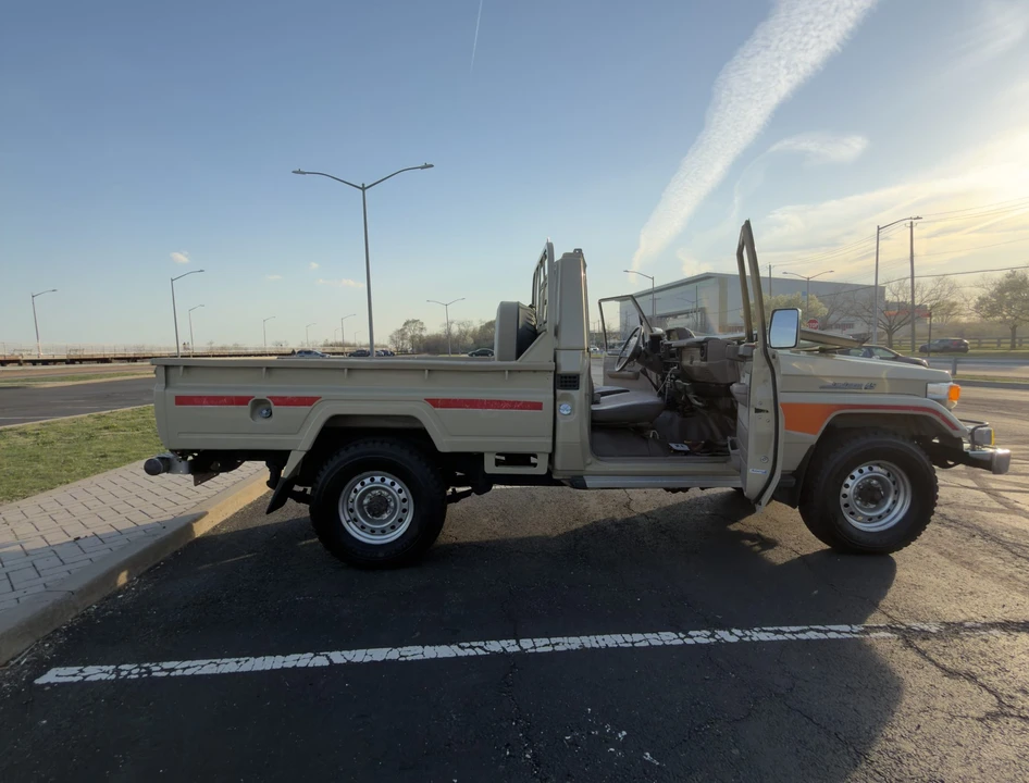 1996 Toyota J70 Land Cruiser - Image 11 of 31