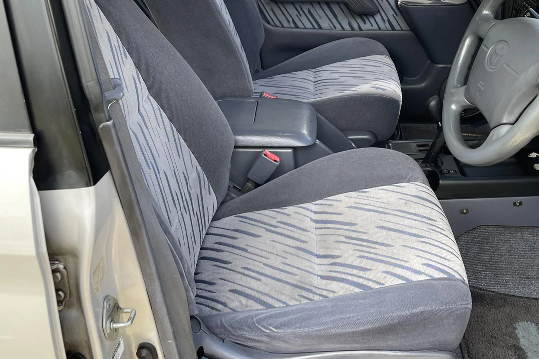 1996 Toyota J90 Land Cruiser Prado - Image 25 of 31