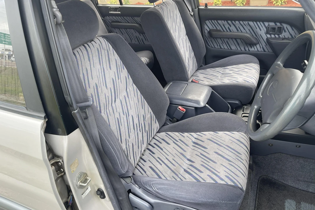 1996 Toyota J90 Land Cruiser Prado - Image 28 of 31