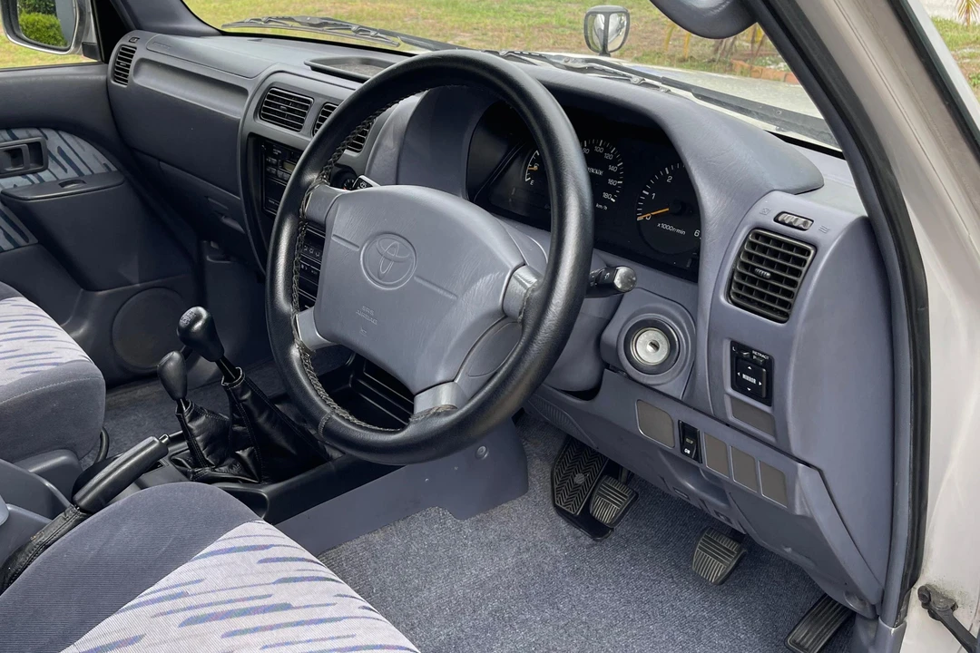 1996 Toyota J90 Land Cruiser Prado - Image 29 of 31