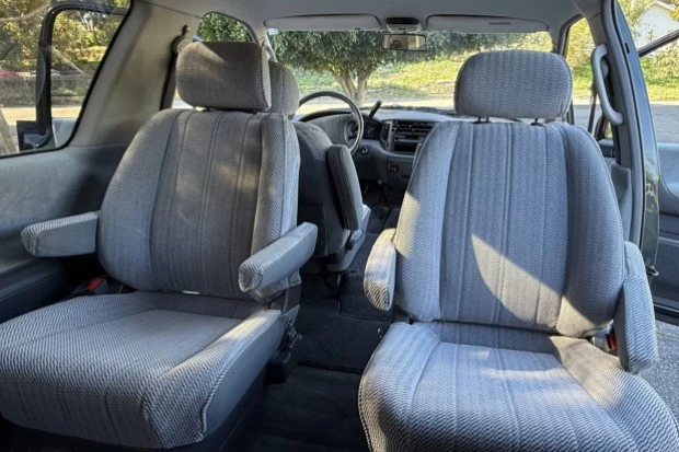 1996 Toyota Previa/Estima 1st Gen - Image 5 of 8