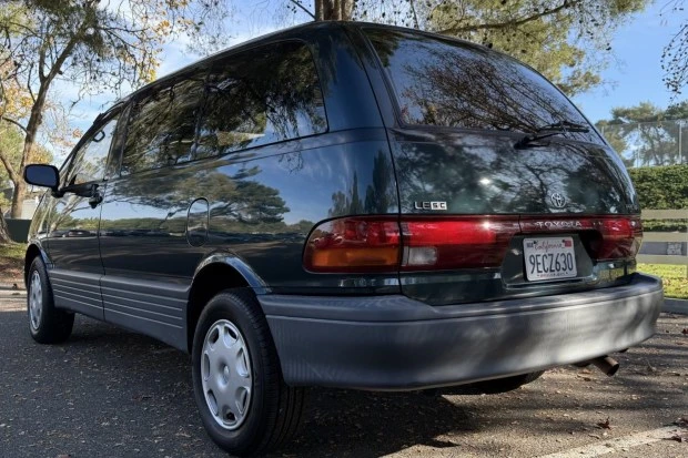 1996 Toyota Previa/Estima 1st Gen - Image 2 of 8