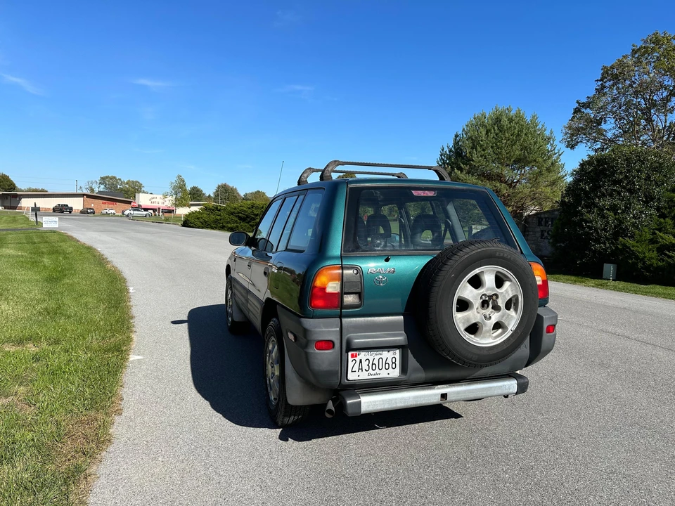 1996 Toyota RAV4 1st Gen - Image 15 of 31