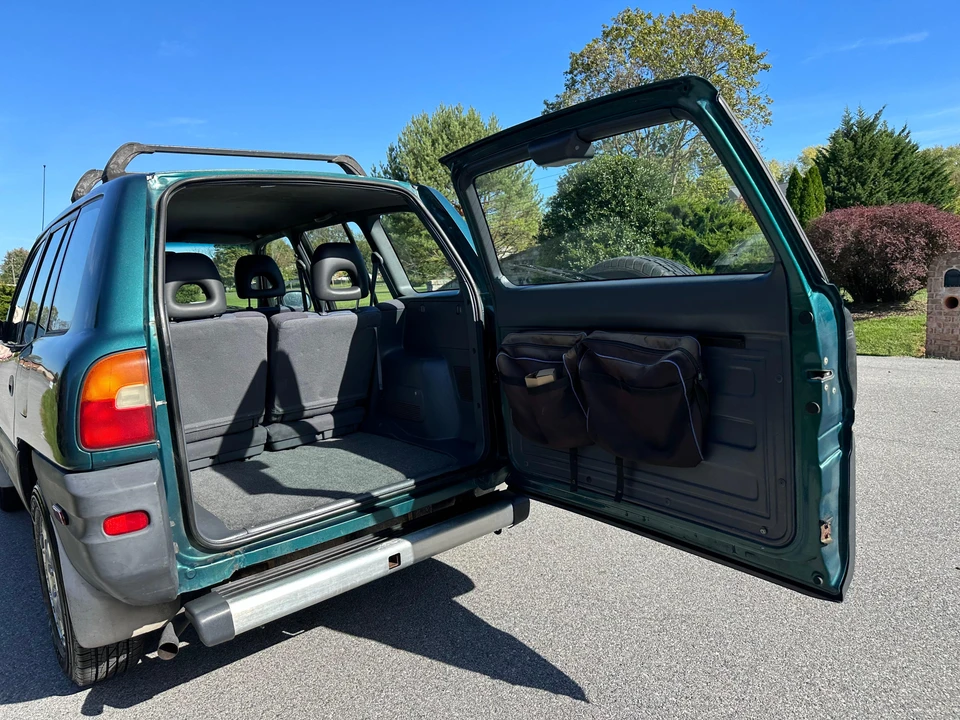 1996 Toyota RAV4 1st Gen - Image 28 of 31