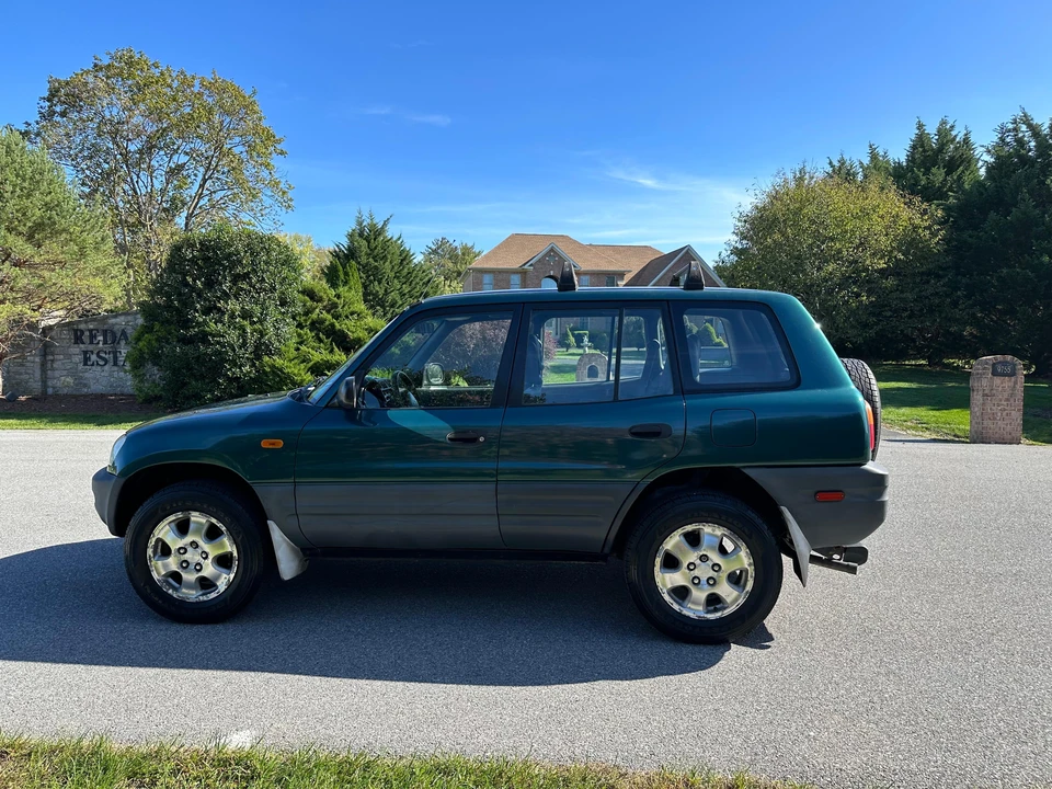 1996 Toyota RAV4 1st Gen - Image 11 of 31