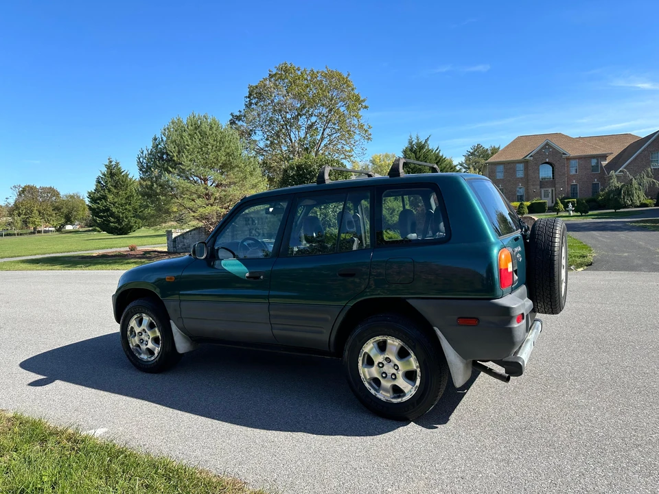 1996 Toyota RAV4 1st Gen - Image 13 of 31