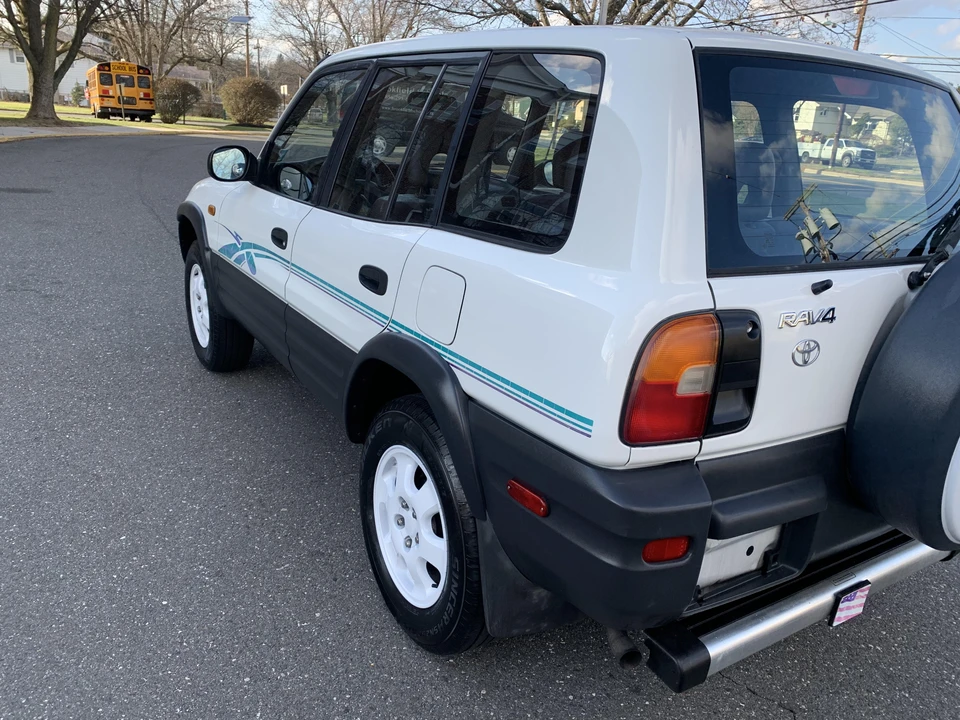 1996 Toyota RAV4 1st Gen - Image 25 of 31