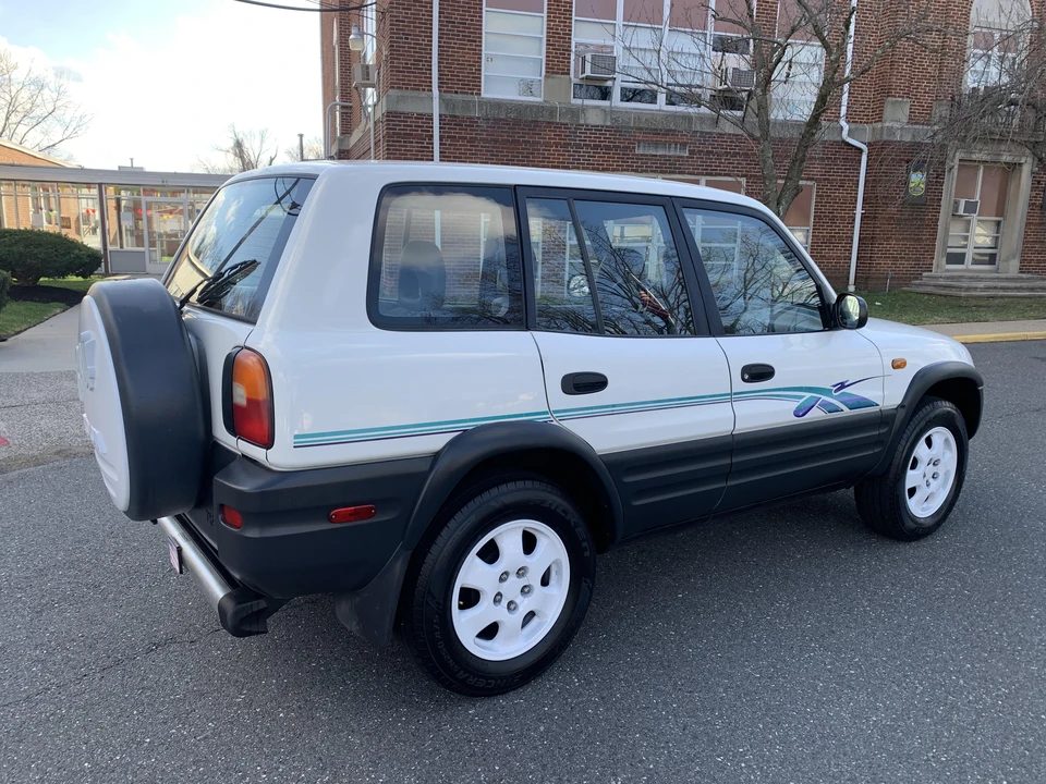 1996 Toyota RAV4 1st Gen - Image 11 of 31
