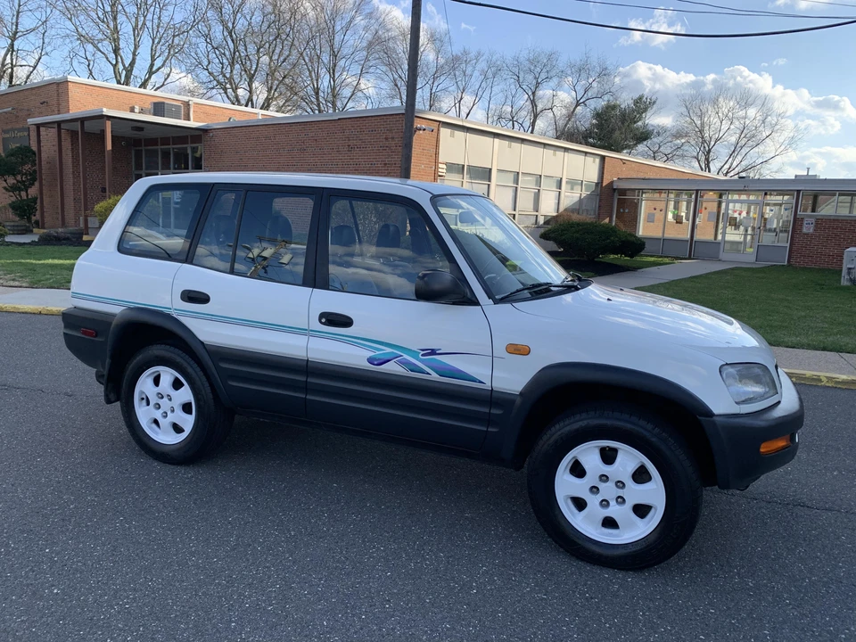 1996 Toyota RAV4 1st Gen - Image 13 of 31
