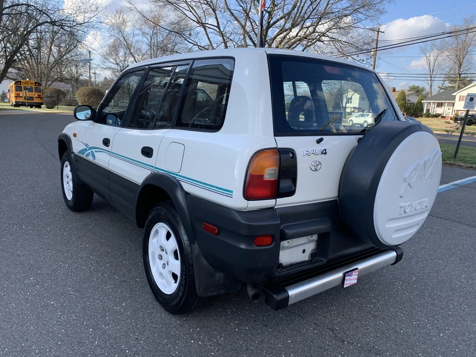1996 Toyota RAV4 1st Gen - Image 9 of 31