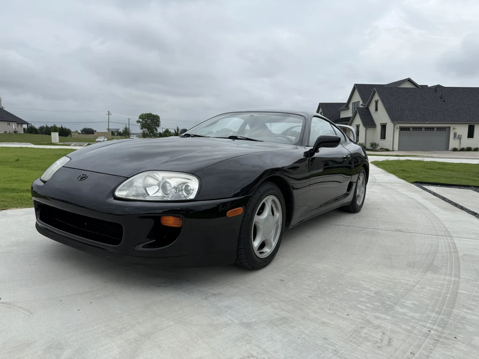 1996 Toyota - Image 2 of 31
