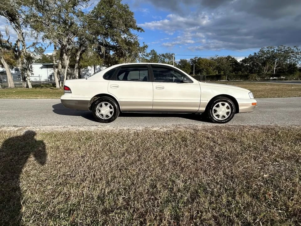 1996 Toyota Avalon 1st Gen - Image 6 of 8