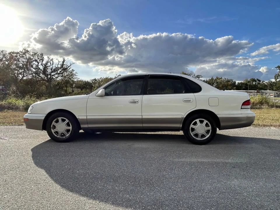 1996 Toyota Avalon 1st Gen - Image 2 of 8