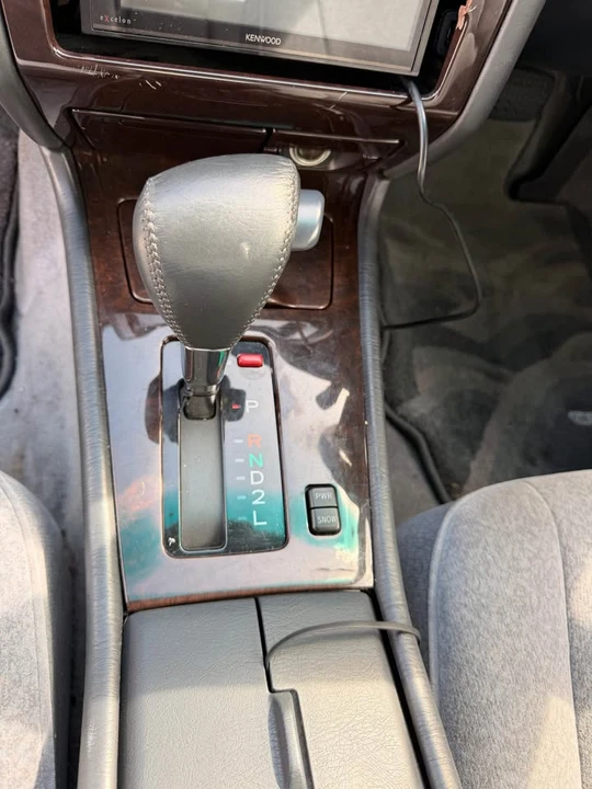 1996 Toyota Crown 10th Gen - Image 11 of 18