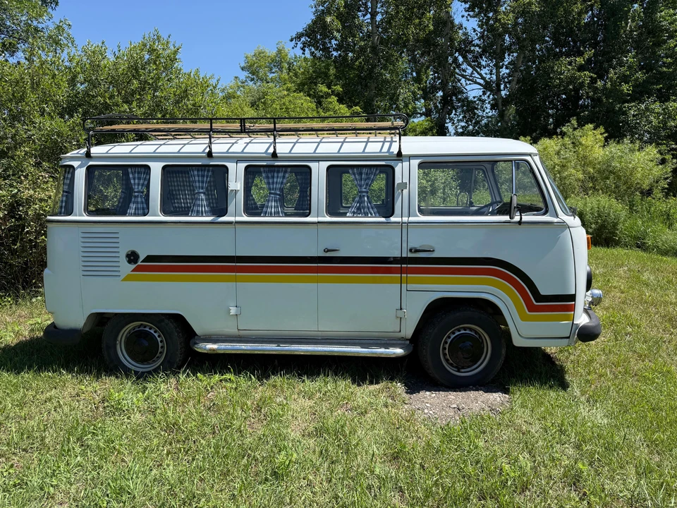 1996 Volkswagen Bay-Window Bus - Image 9 of 31