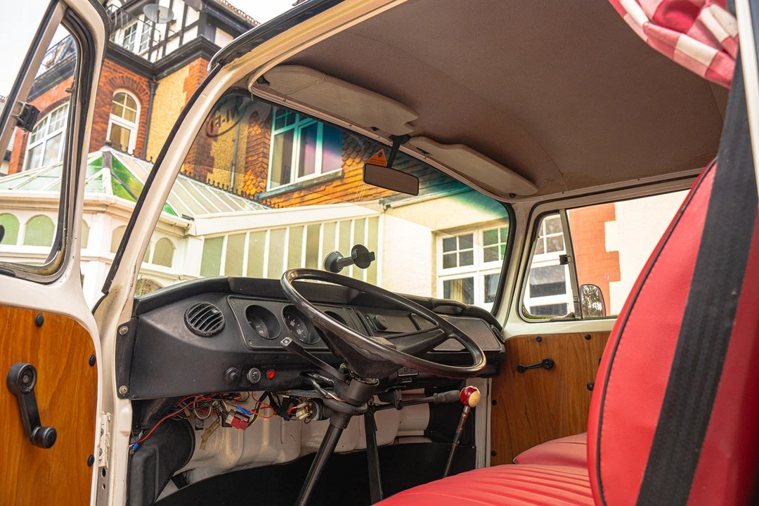 1996 Volkswagen Bay-Window Bus - Image 25 of 30
