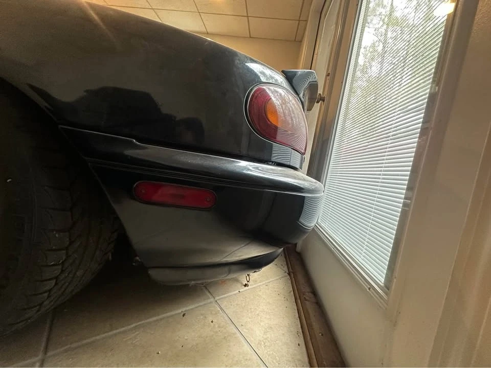 1996 Mazda NA MX-5 Miata - Image 9 of 10