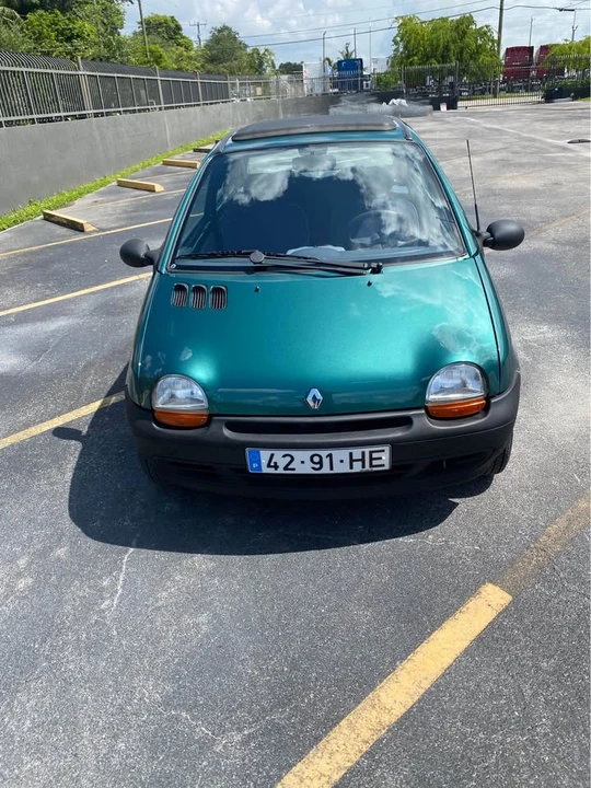 1996 Renault - Image 2 of 16