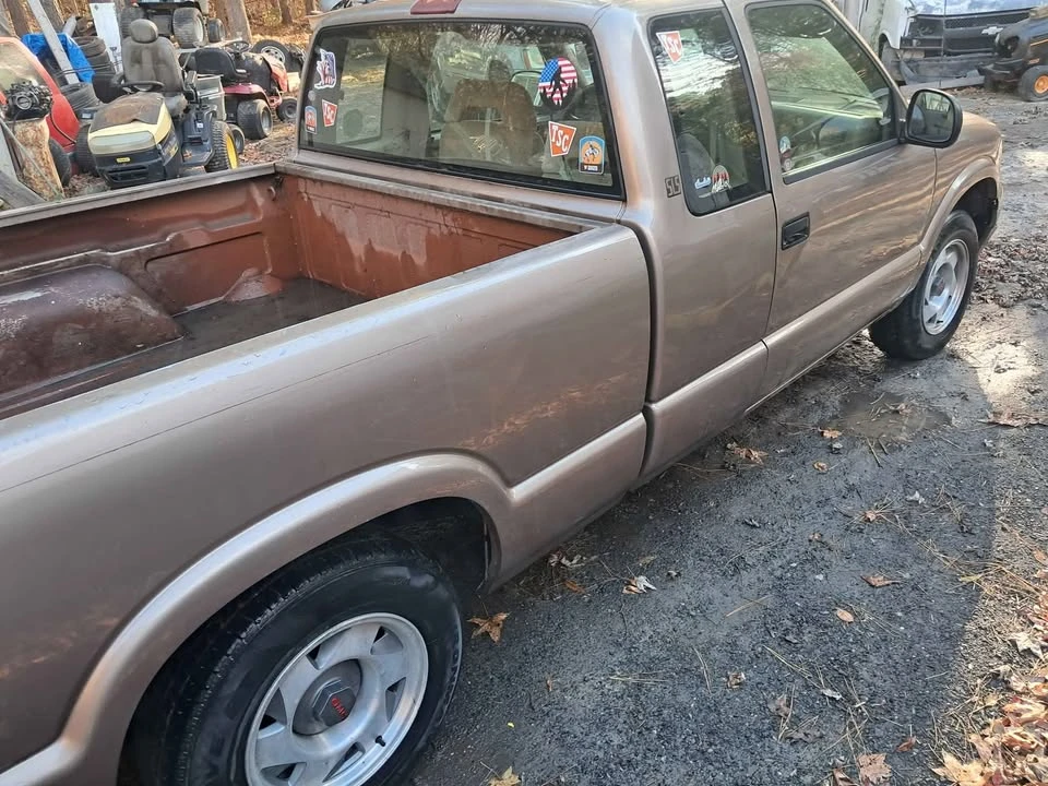 1996 Chevrolet S-10 - Image 2 of 10