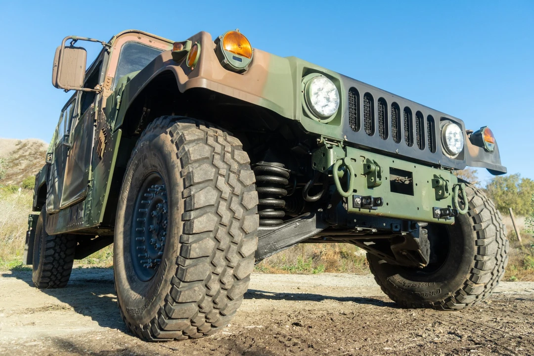 1997 Hummer HMMWV - Image 2 of 31