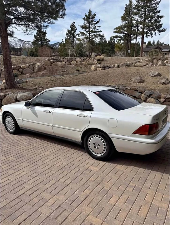 1997 Acura RL 1st Gen - Image 2 of 9