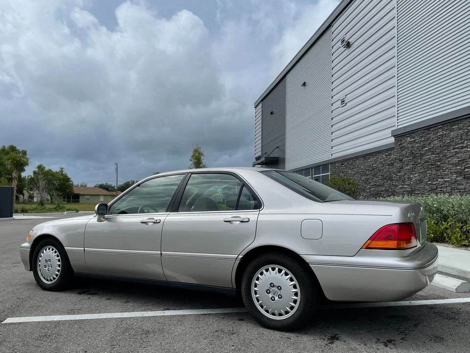 1997 Acura RL 1st Gen - Image 18 of 31