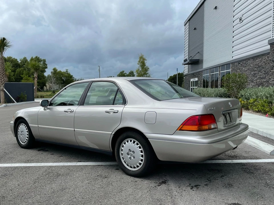 1997 Acura RL 1st Gen - Image 17 of 31