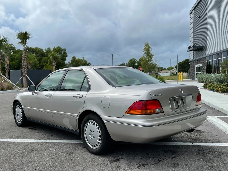 1997 Acura RL 1st Gen - Image 16 of 31