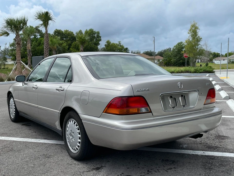 1997 Acura RL 1st Gen - Image 15 of 31