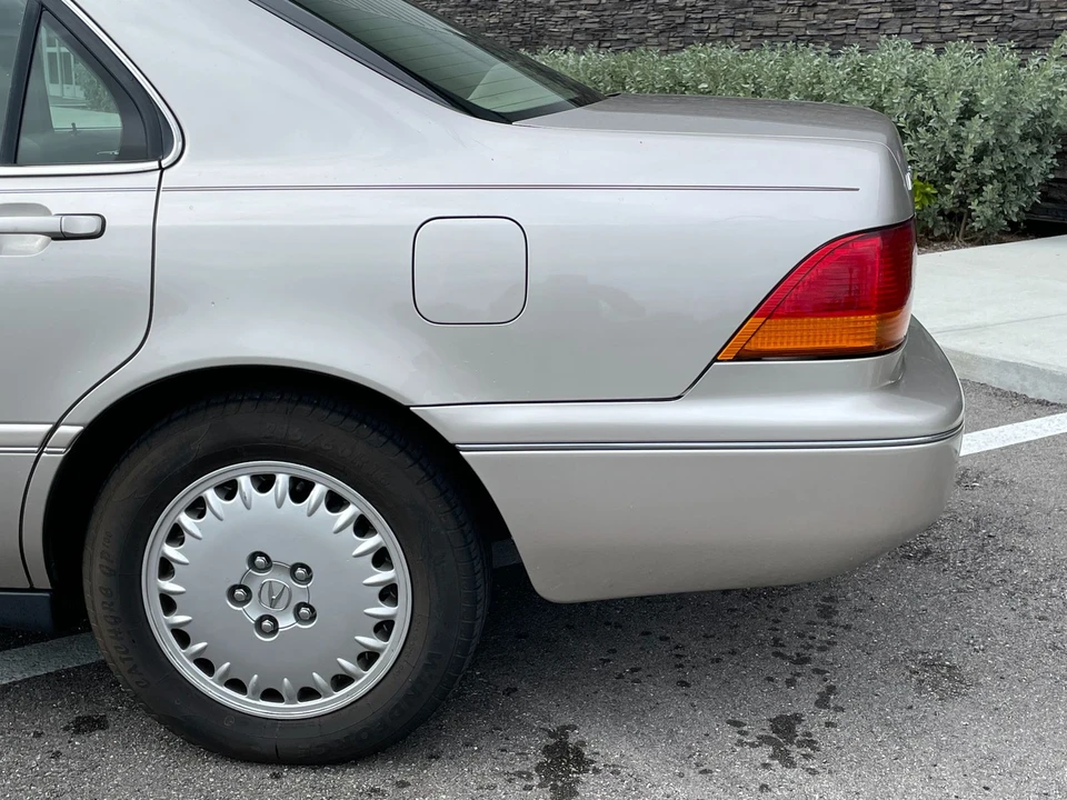 1997 Acura RL 1st Gen - Image 30 of 31