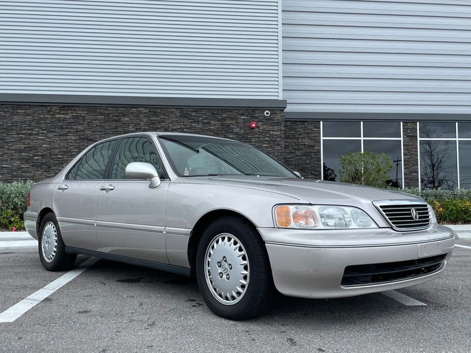 1997 Acura RL 1st Gen - Image 7 of 31