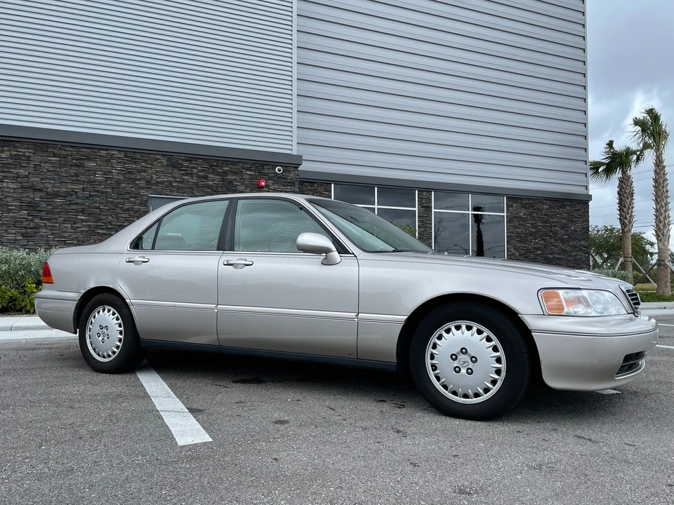 1997 Acura RL 1st Gen - Image 5 of 31
