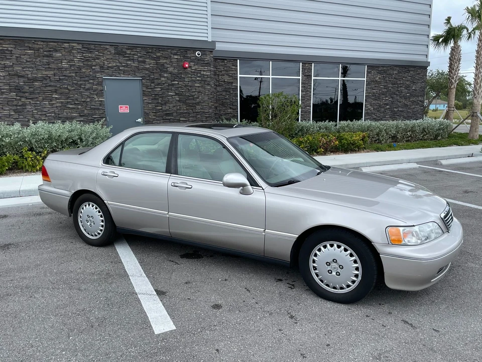 1997 Acura RL 1st Gen - Image 4 of 31
