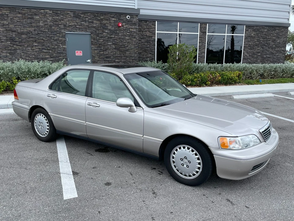 1997 Acura RL 1st Gen - Image 3 of 31